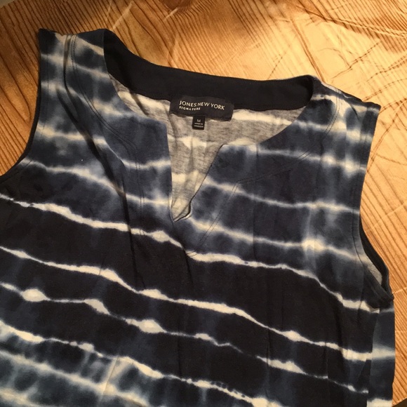 Jones New York Tops - ❌Jones New York Blue/White Tye Die V Neck Tank Top